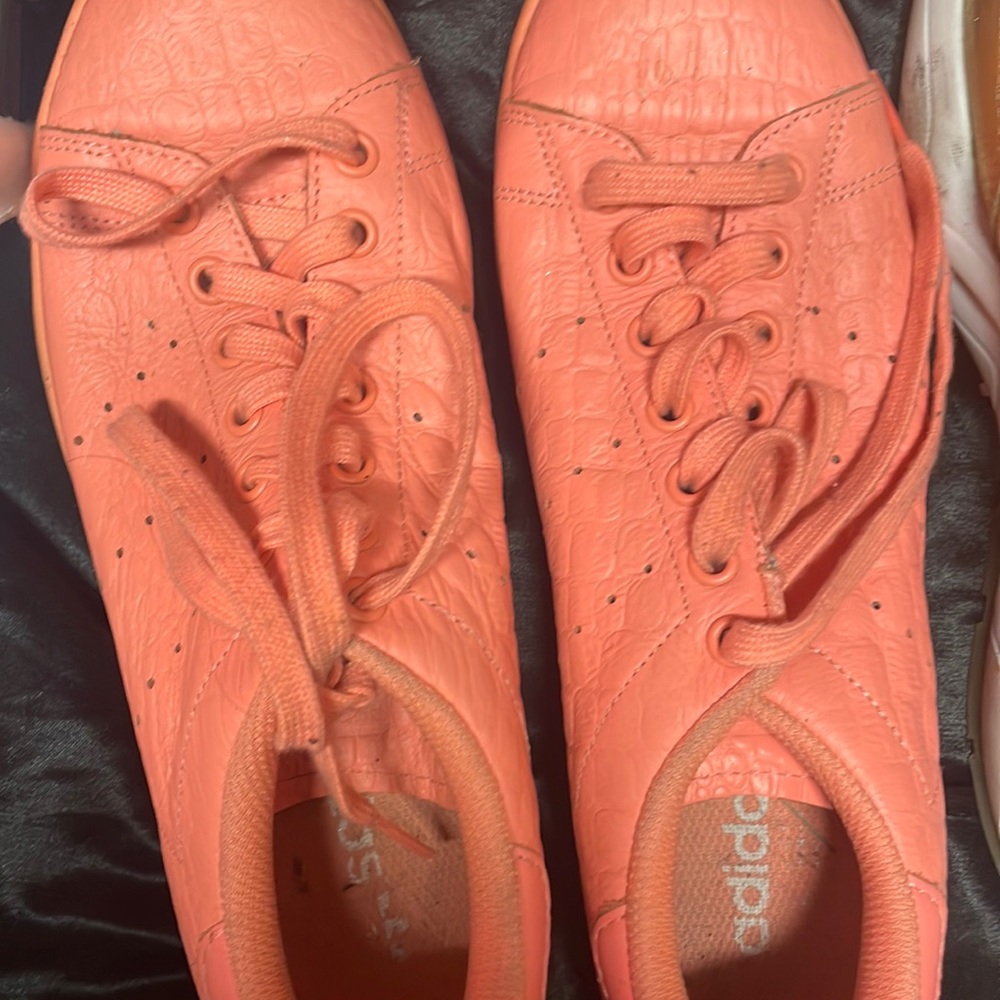 Pink adidas shoes, great condition, smoke free home